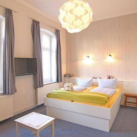 Отель Kapitaenshaus-Lassen-Zimmer-Amistad Вестерланд Экстерьер фото